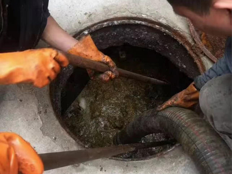 阜沙镇清理化粪池时如何避免沼气的危害?